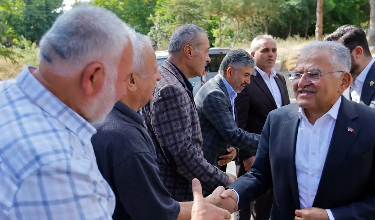 Büyükkılıç üç ilçede sahaya indi: Talepleri yerinde dinledi
