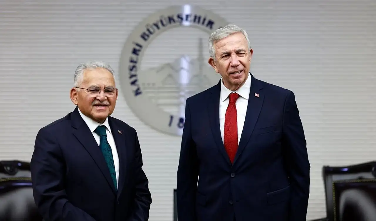 Kayseri'de dikkat çeken görüşme: Mansur Yavaş ve Büyükkılıç buluştu