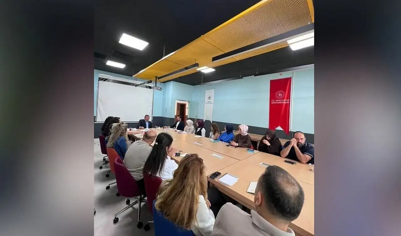 Talas Gençlik Merkezi'nde toplantı! Yeni dönem planı masaya yatırıldı