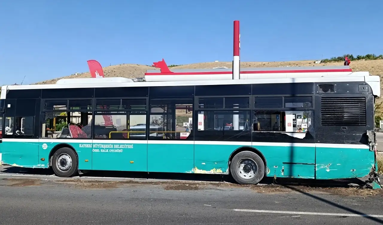 Kayseri'de arkadan halk otobüsüne çarptı! Yaralılar var