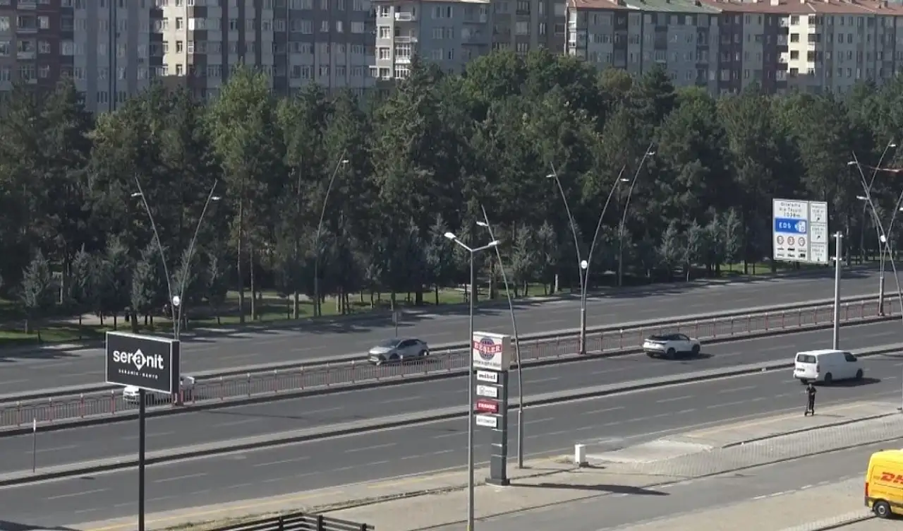 Kayseri'nin merkezindeki üst geçit isyanı: 'Bir gün can kaybı yaşanacaktır'