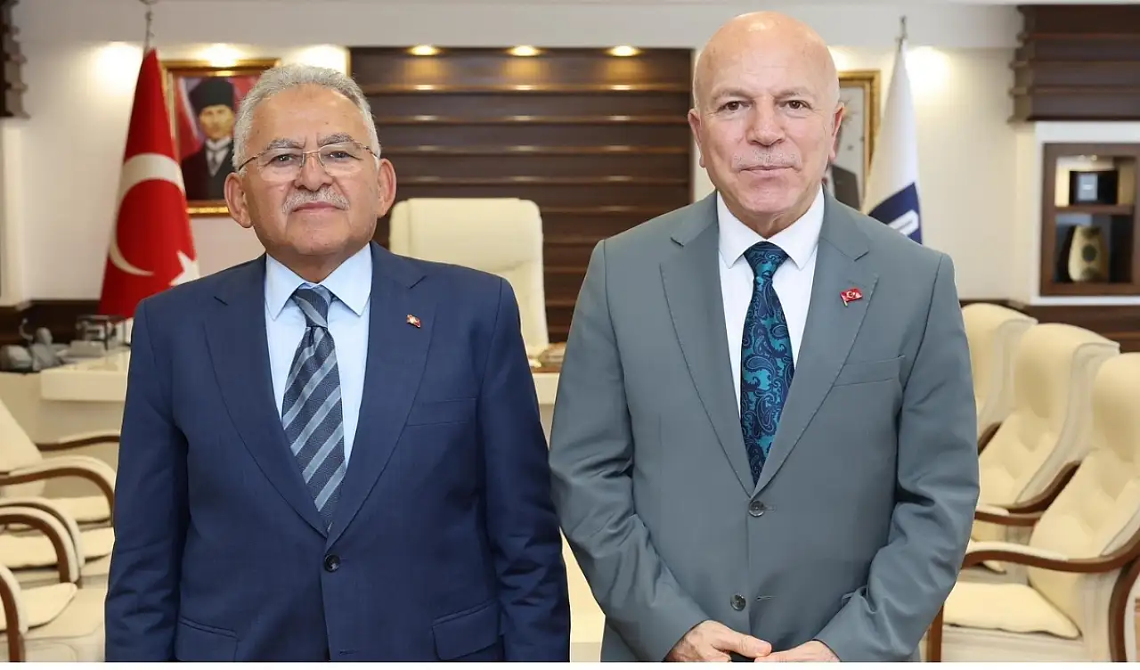 Memduh Büyükkılıç'a Erzurum'da 'ağabeyim' karşılaması