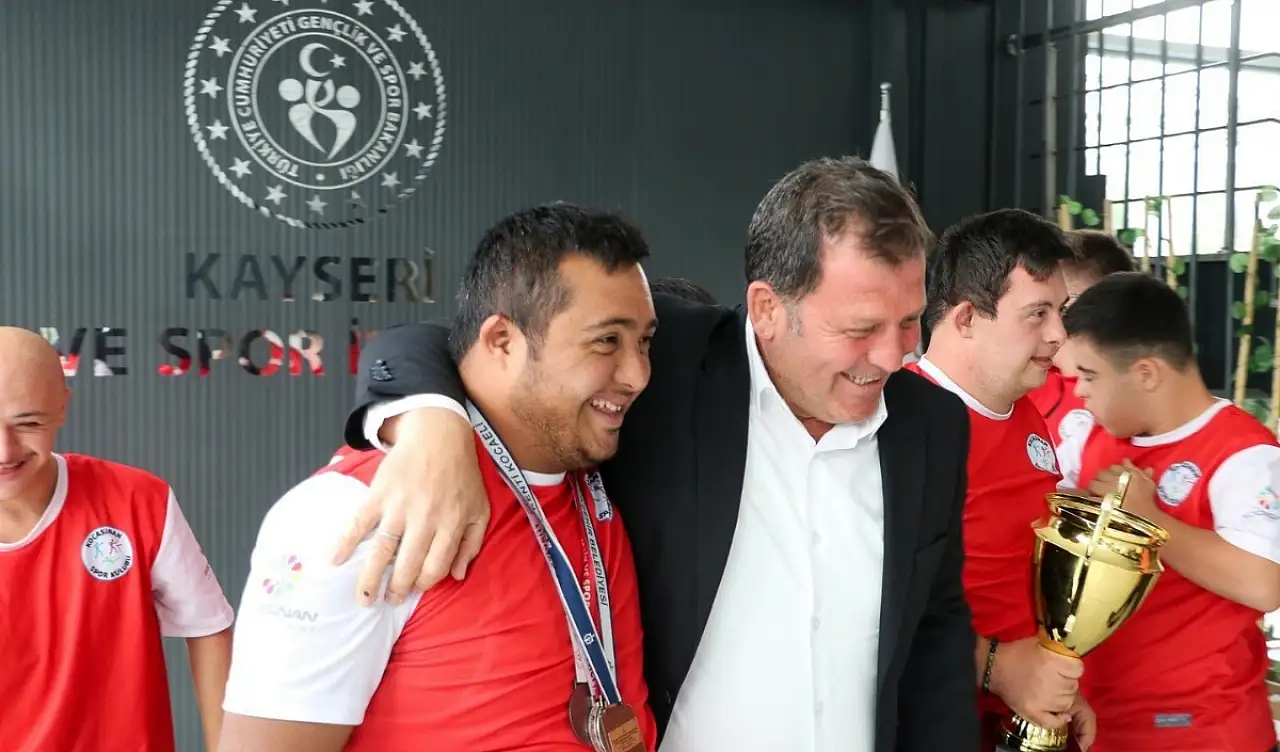 Kayseri'de sporun birleştiren gücü: Şampiyonlar buluştu