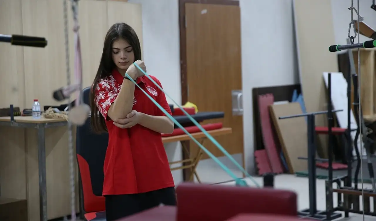 Bilek güreşinde Kayseri'nin gururu oldu! Şimdi hedefi dünya zirvesi