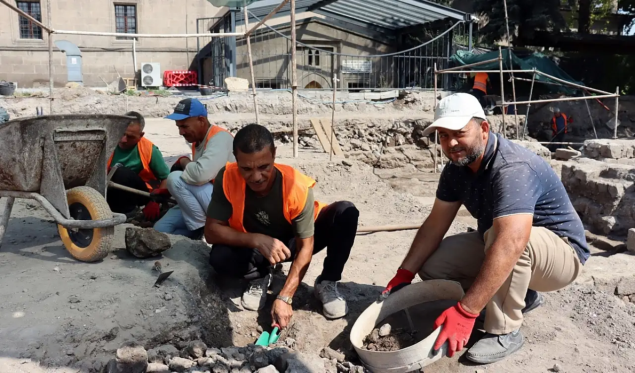 Kayseri'nin merkezinde saklı kalan tarih ortaya çıkıyor!