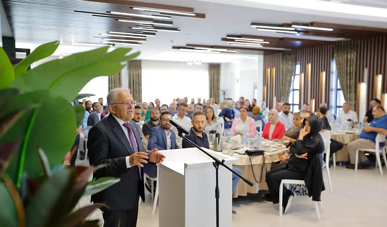 Büyükkılıç'tan öğretmenlere yeni dönem mesajı: 'Sizleri örnek alıyorlar'
