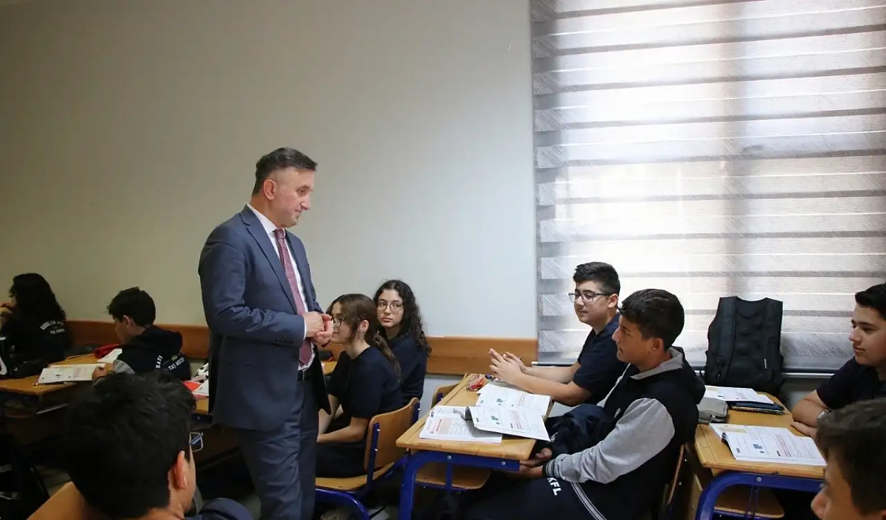 Kayseri Fen Lisesi öğrencilerine İl Müdürü Esen'den ziyaret!