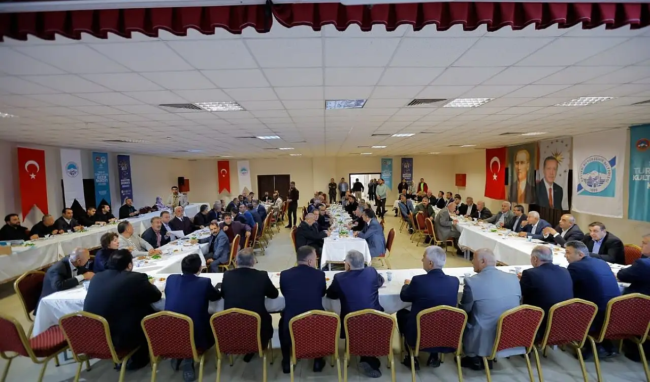 Büyükkılıç Sarız'da muhtarlarla buluştu: Talepler masaya yatırıldı