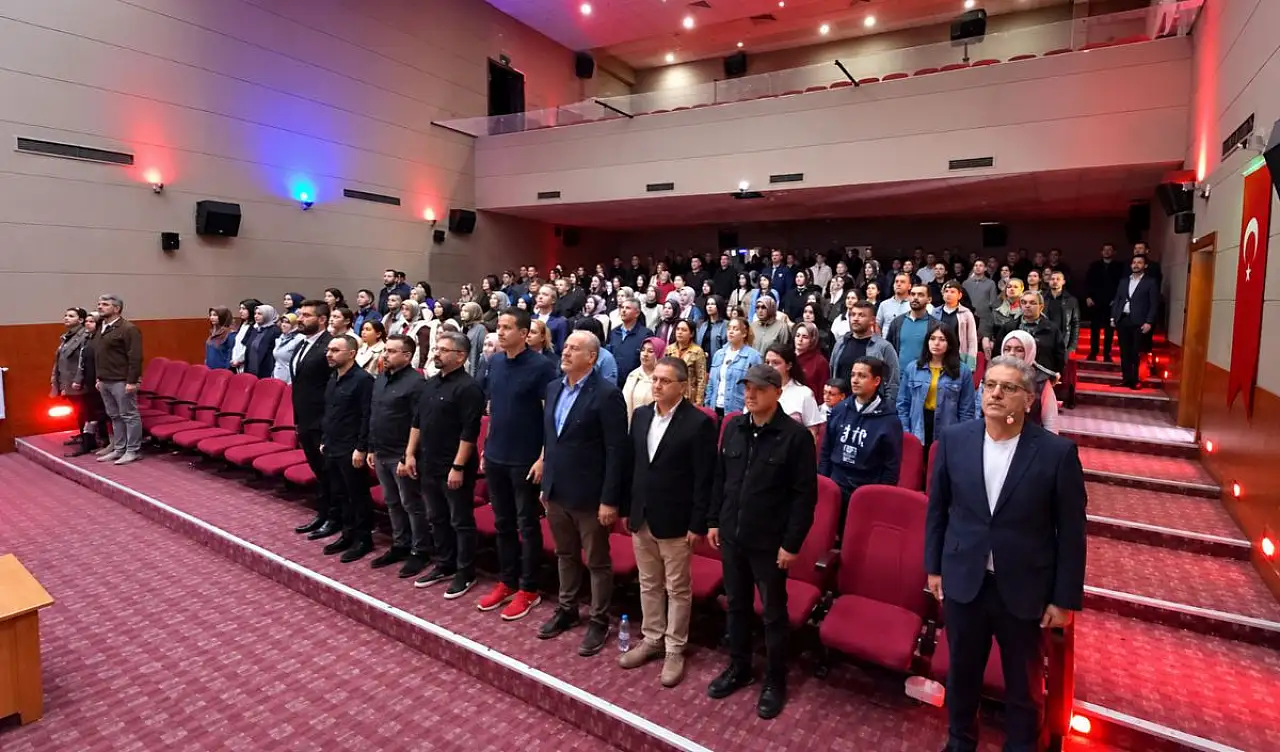 Eski Bakan Kayseri'de konuştu! 'Çocuklarımız bize bunu soracak'