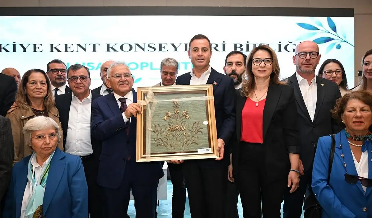 Balıkesir'de Kayseri konuşuldu! Büyükkılıç o dönemi hatırlattı