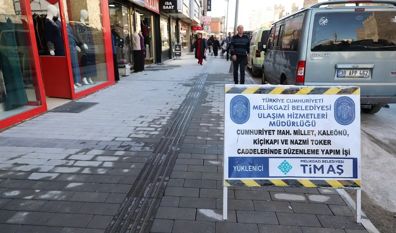 Kayseri'de yayalar için iki caddede çalışma yürütülüyor