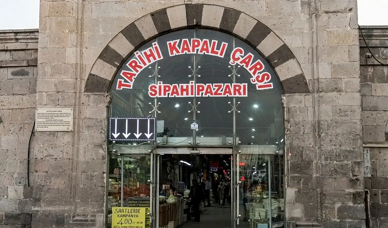 Kayseri'de 800 Yıllık Çarşı, Lüks AVM'lere Karşı