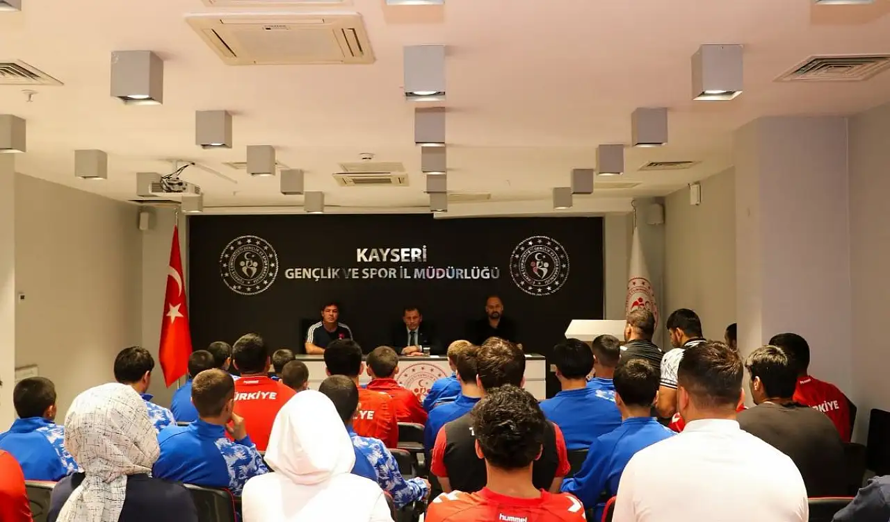 Kayseri'de güreşçilerin müsabaka hedefleri masaya yatırıldı