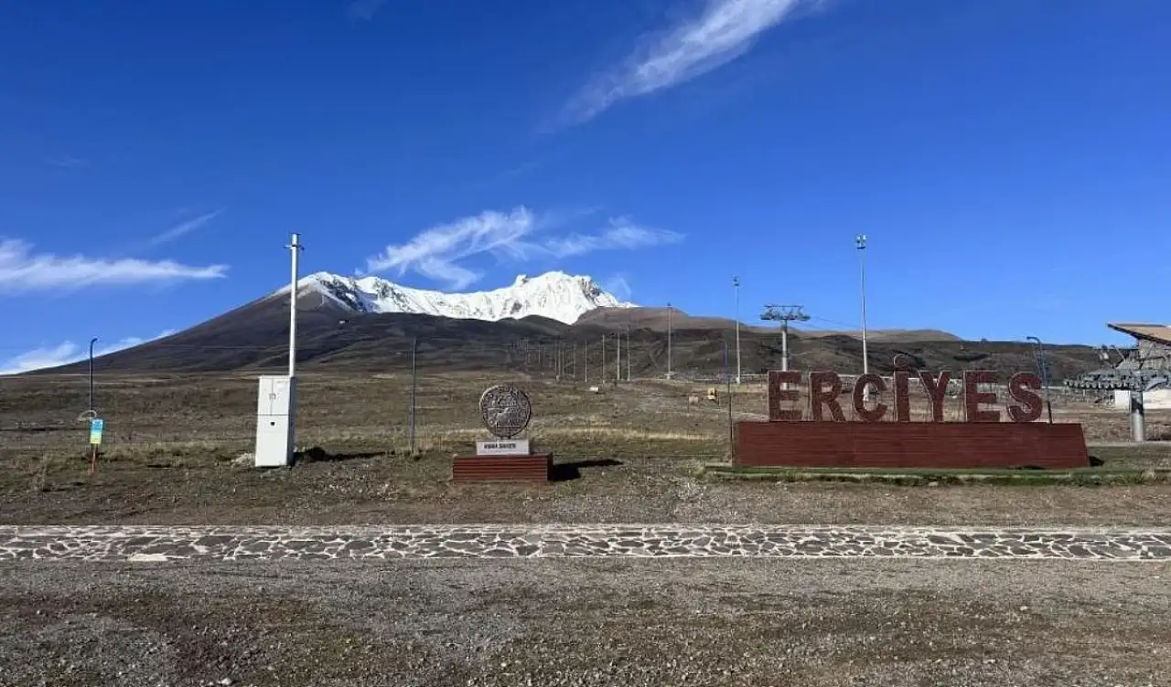 Erciyes Dağı'nda 2 Hollandalı turist uçuruma düştü