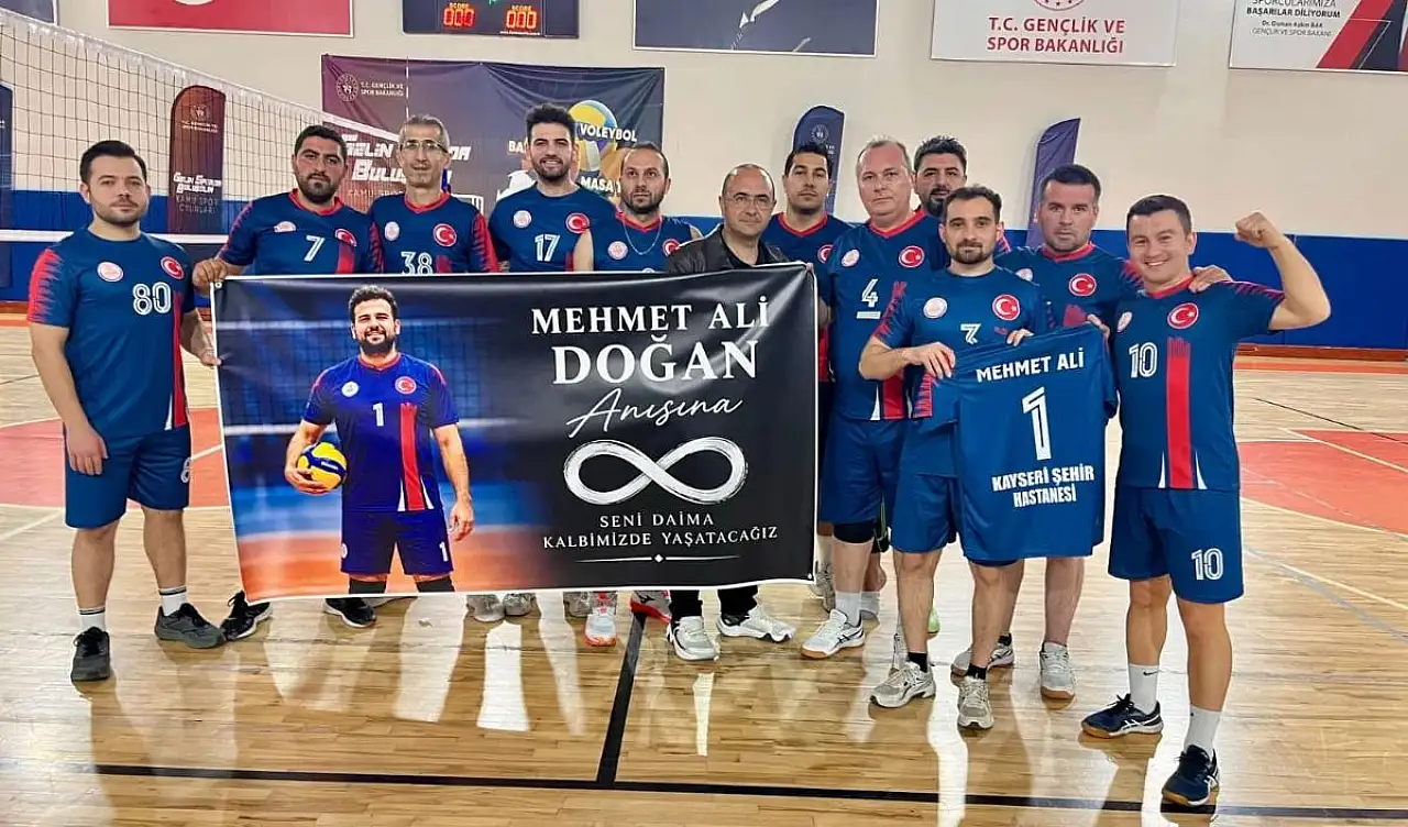 Kayseri Şehir Hastanesi'nde duygulandıran vefa: İlk galibiyeti ona adadılar