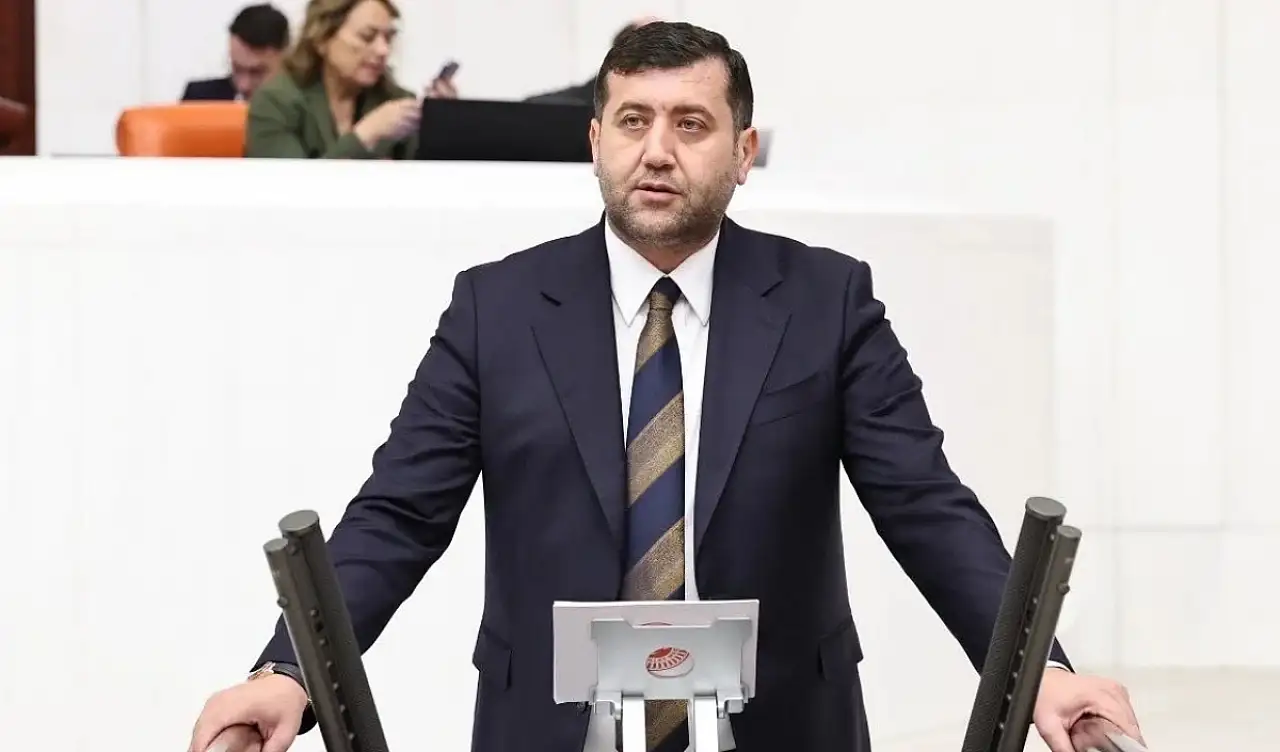 Baki Ersoy ne demek istedi? 'Celladına aşık olmuşsa bir millet'