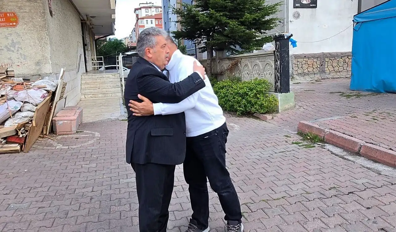 AK Partili Özsoy eski mesai arkadaşını acı gününde yalnız bırakmadı