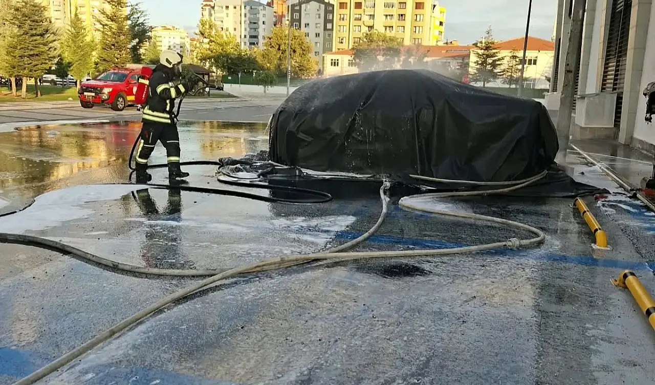 Kayseri'de kâbus sürüyor! Bir elektrikli otomobil daha yandı