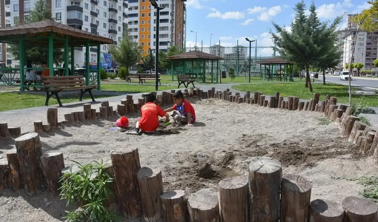Kayseri'de parklarda çocuklar için yeni dönem