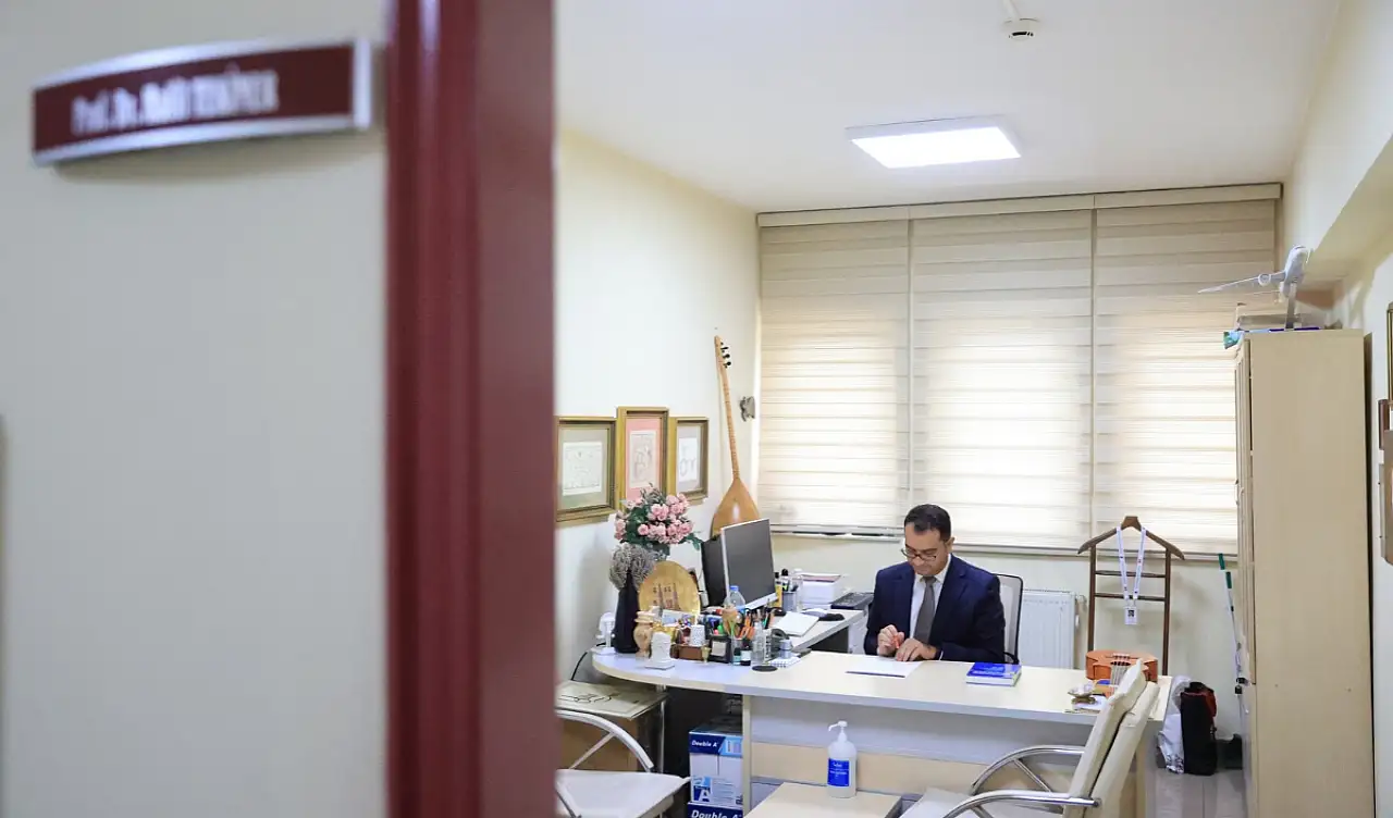 Kayseri'de bir evin çatı katında 20 bin kitaplık dünya