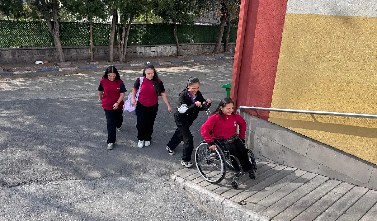 Kayseri'de her sabah okul kapısında başlayan dayanışma
