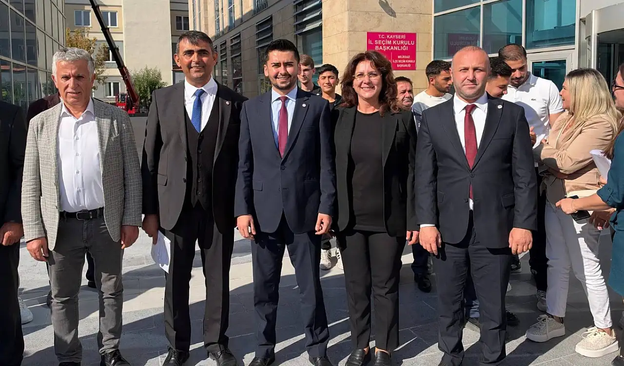 Kayseri'de iki başkan mazbatasını aldı!