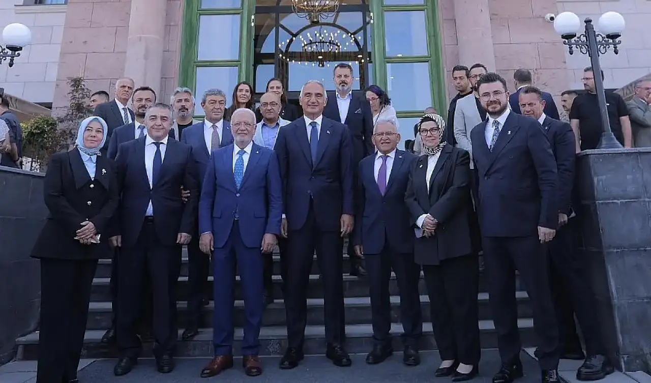 Başkan Büyükkılıç, şehrin gastronomi kalbini Bakan Ersoy'a tanıttı