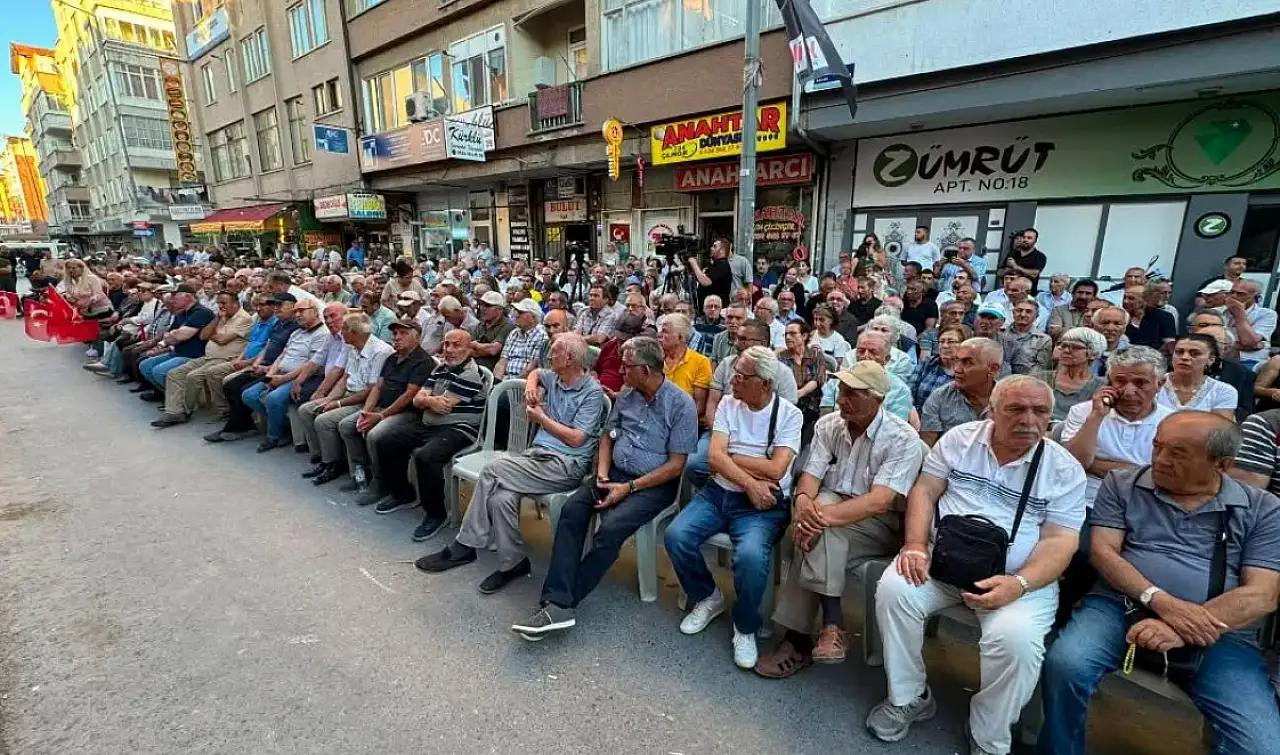 Yeni Parti'den Atatürk posteri açıklaması: 'Provokasyonu reddediyoruz'