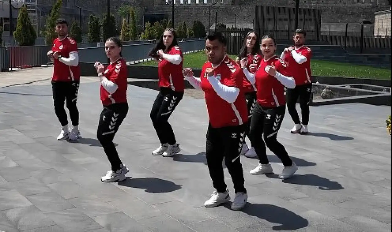 Kayseri Kalesi'nde dikkat çeken hareketlilik! Surlarda bakın ne yaptılar?
