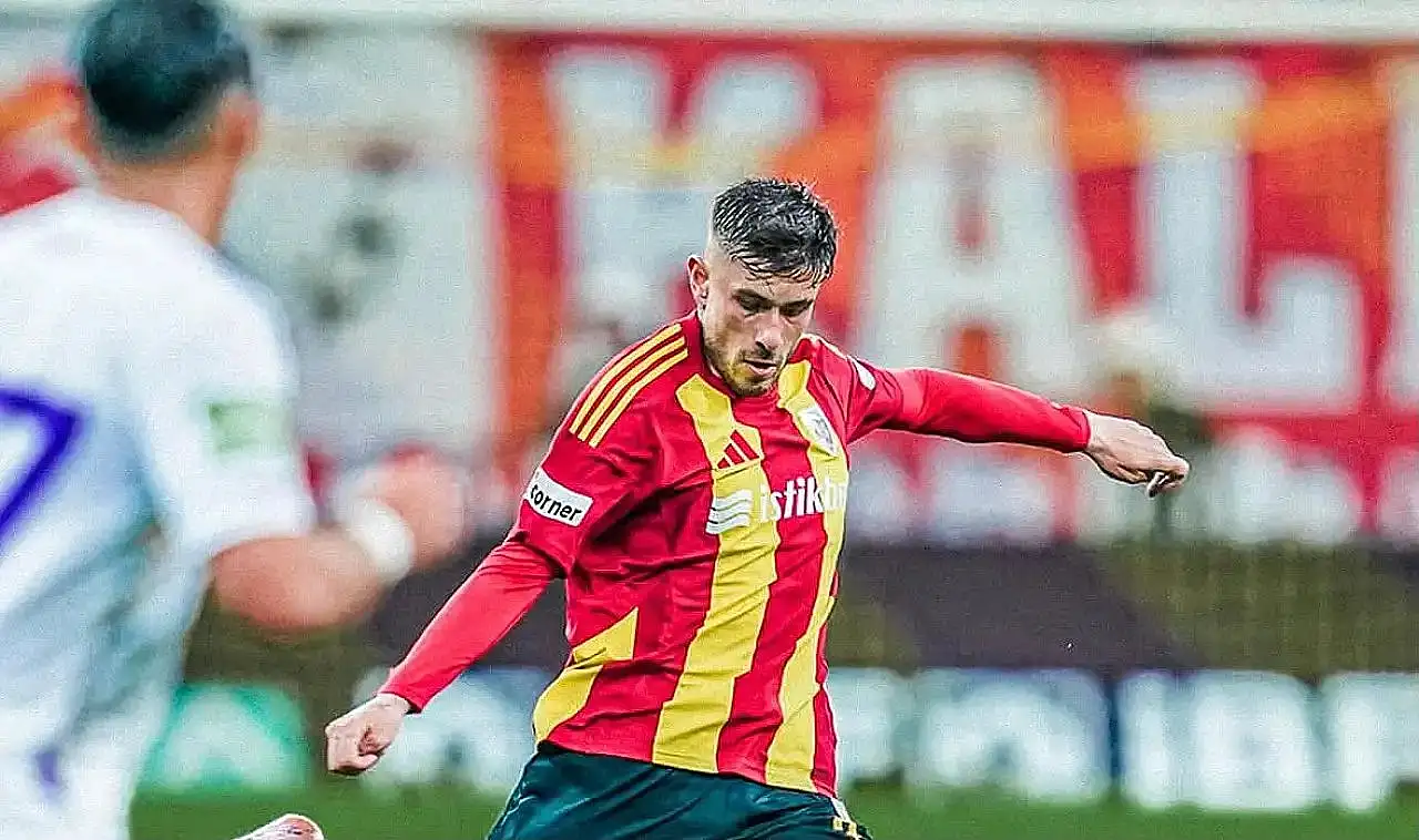 Kayserisporlu eski futbolcu magazin gündeminde! Yeni sevgilisi paylaştı