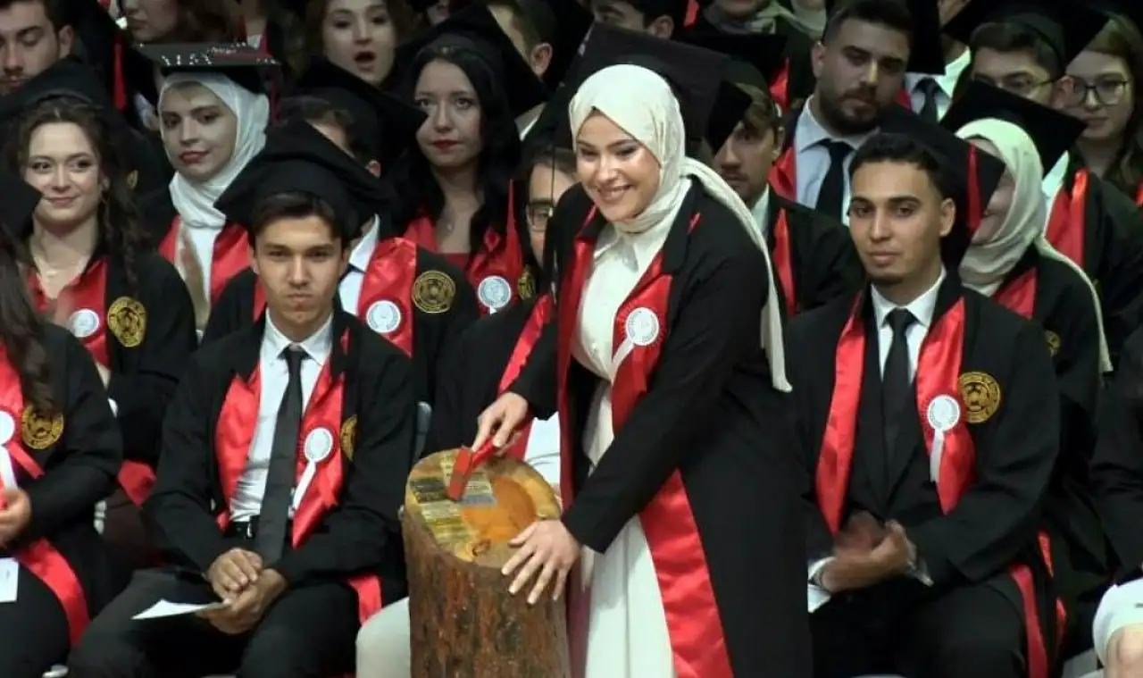 ERÜ'de diplomalarını aldılar, şifa dağıtmak için yola çıktılar