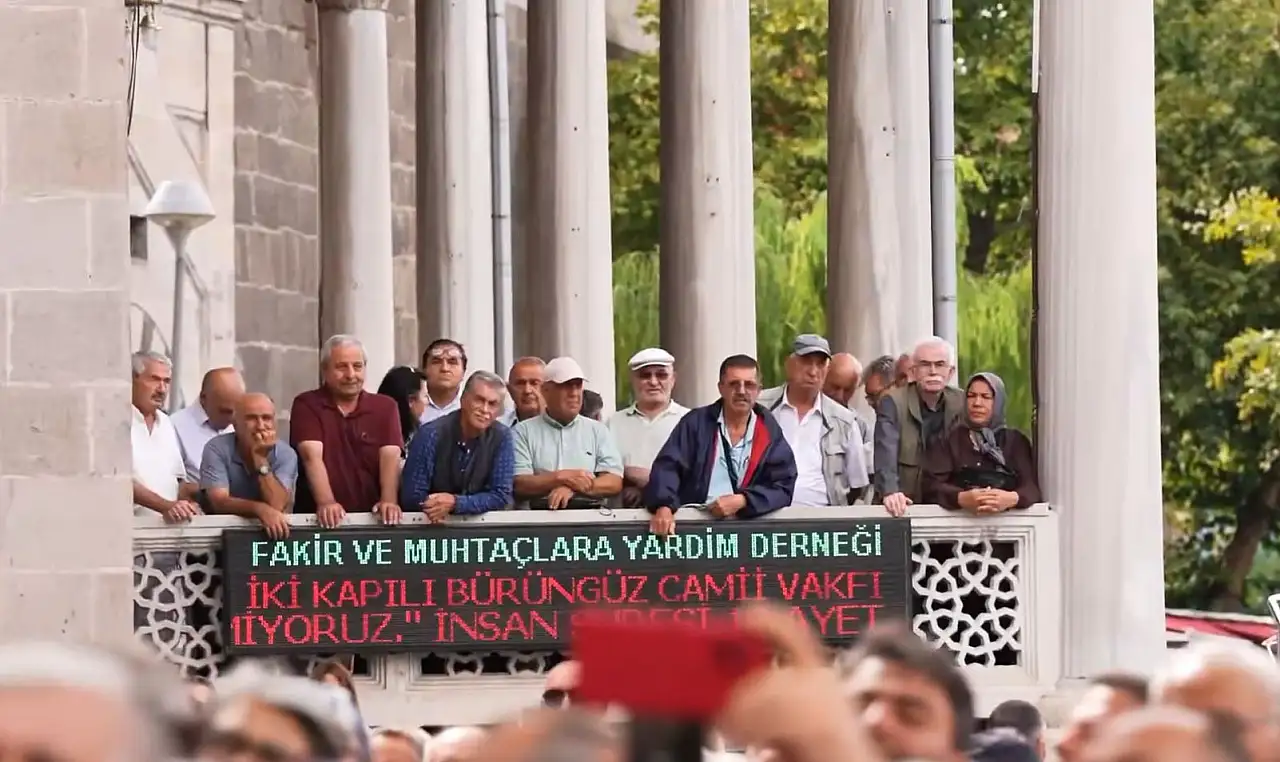 YENİ Parti Lideri Özgür Özel'in Kayseri ziyaretinde dikkat çeken işaret!