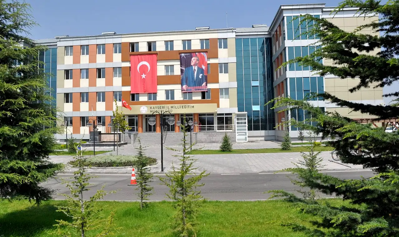 Sendika Başkanından kafa karıştıran iddia! Kayseri'deki Müdürlük'te kim, kimi, neden koruyor?