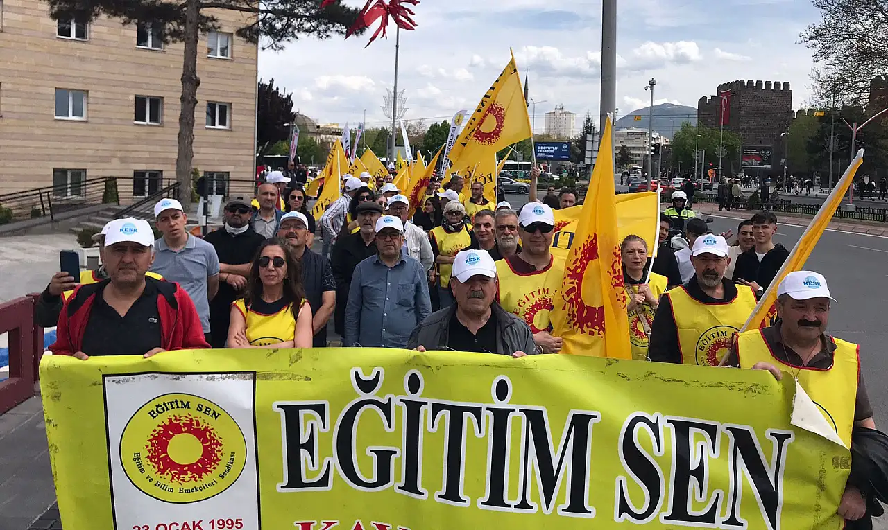 Eğitim camiası Ayşe Öğretmenin ölümüyle çalkalanıyor!