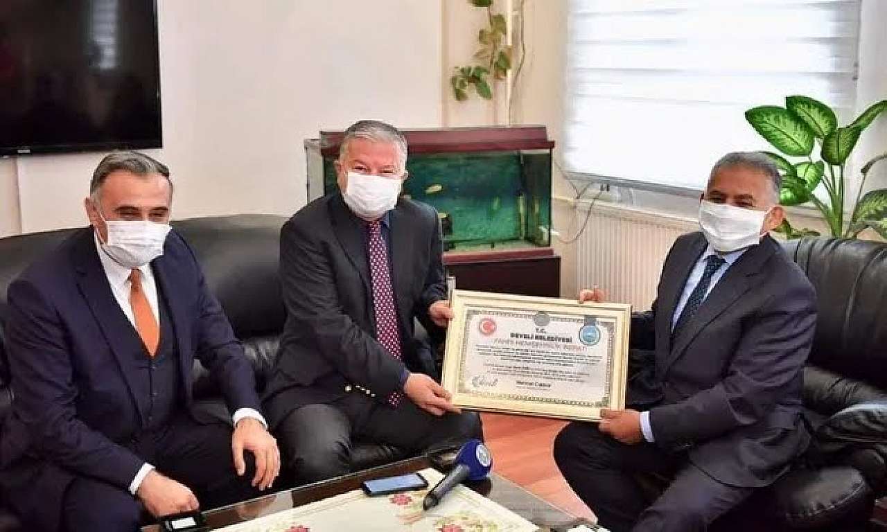 Kayseri'de ilçenin anahtarı verilen ve fahri hemşehri ilan edilen Kaymakam Vali oldu