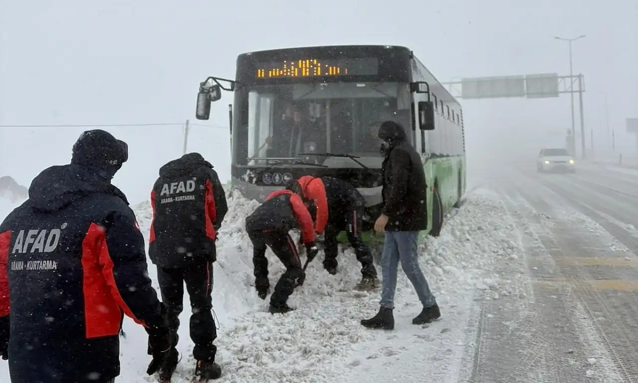 Hacılar'da tipi kabusu: 3 yaralı!