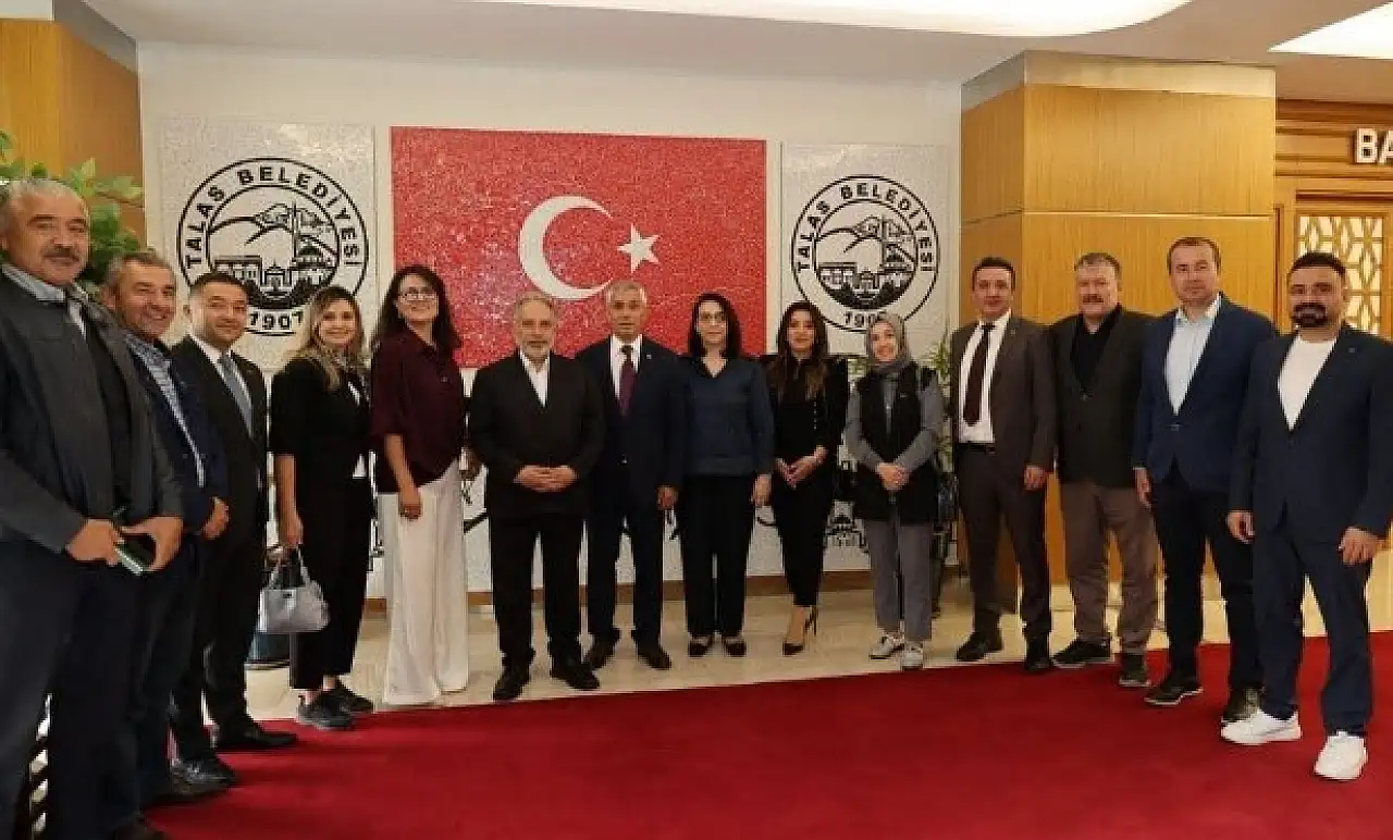 Dadaloğlu Derneği, Başkan Yalçın'a plaket verdi