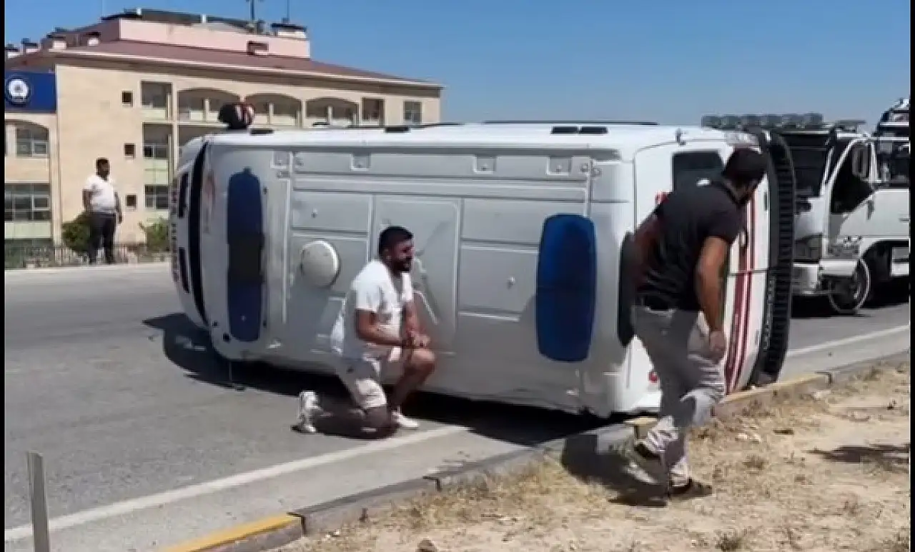 Niğde Kayseri yolunda ambulans devrildi!