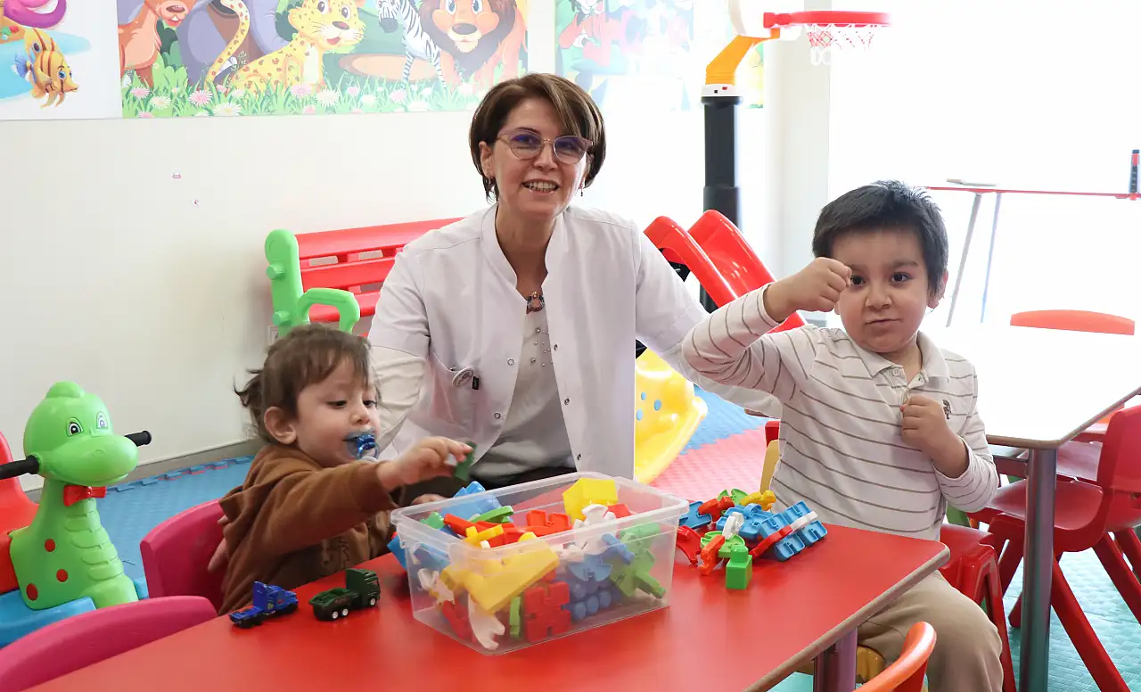 Karın ağrısı şikayeti ile başlamıştı! Kırşehir'den Kayseri'ye gelen 6 yaşındaki çocuk lösemiyi yendi