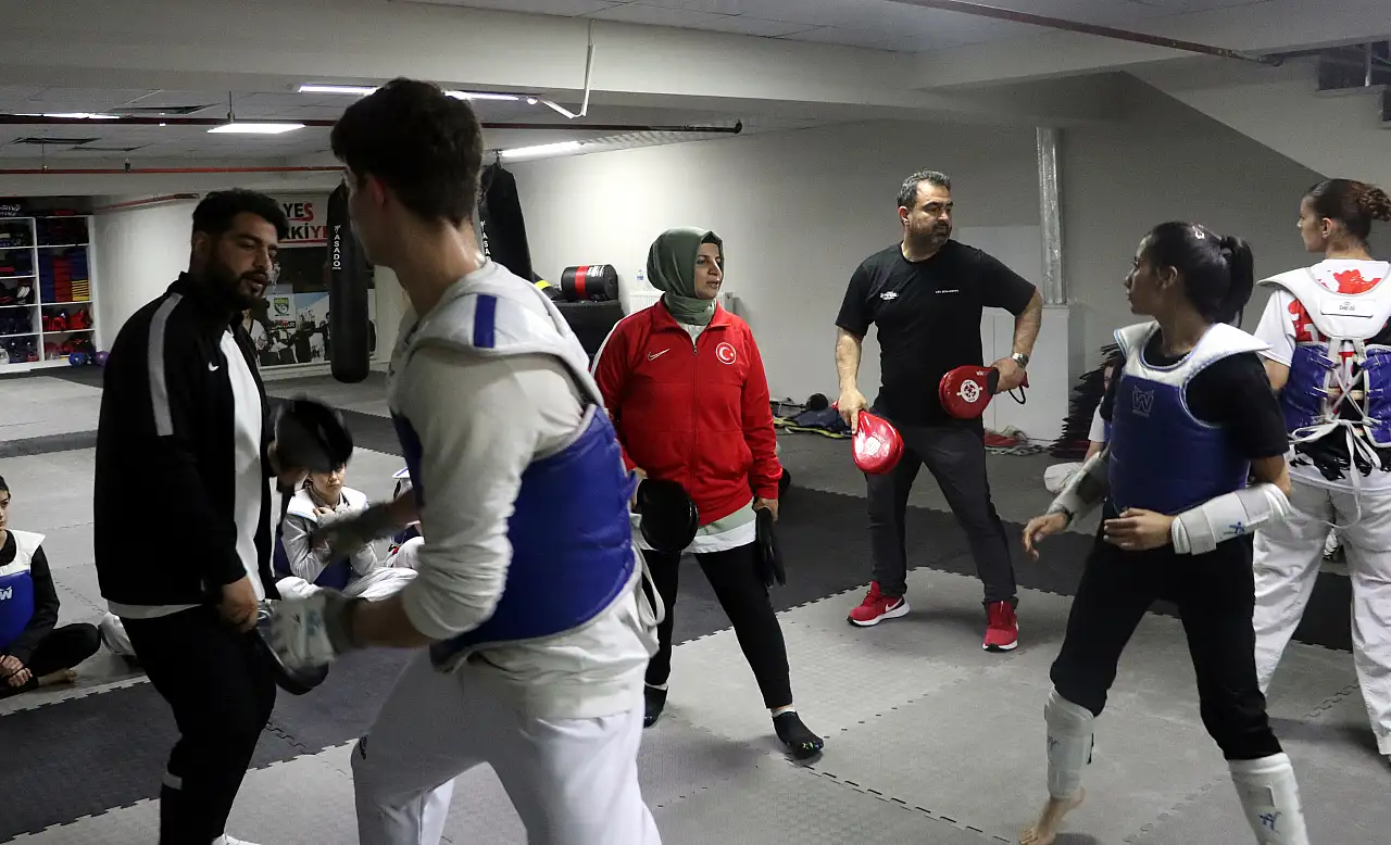 Kayseri'nin tekvando gururu: Bir evde 3 milli antrenör