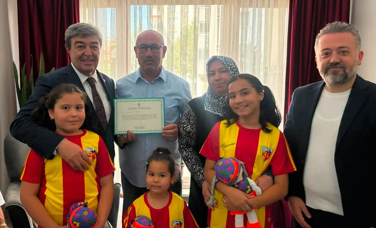 AK Parti Heyeti kapı kapı vatandaşları ziyaret etti