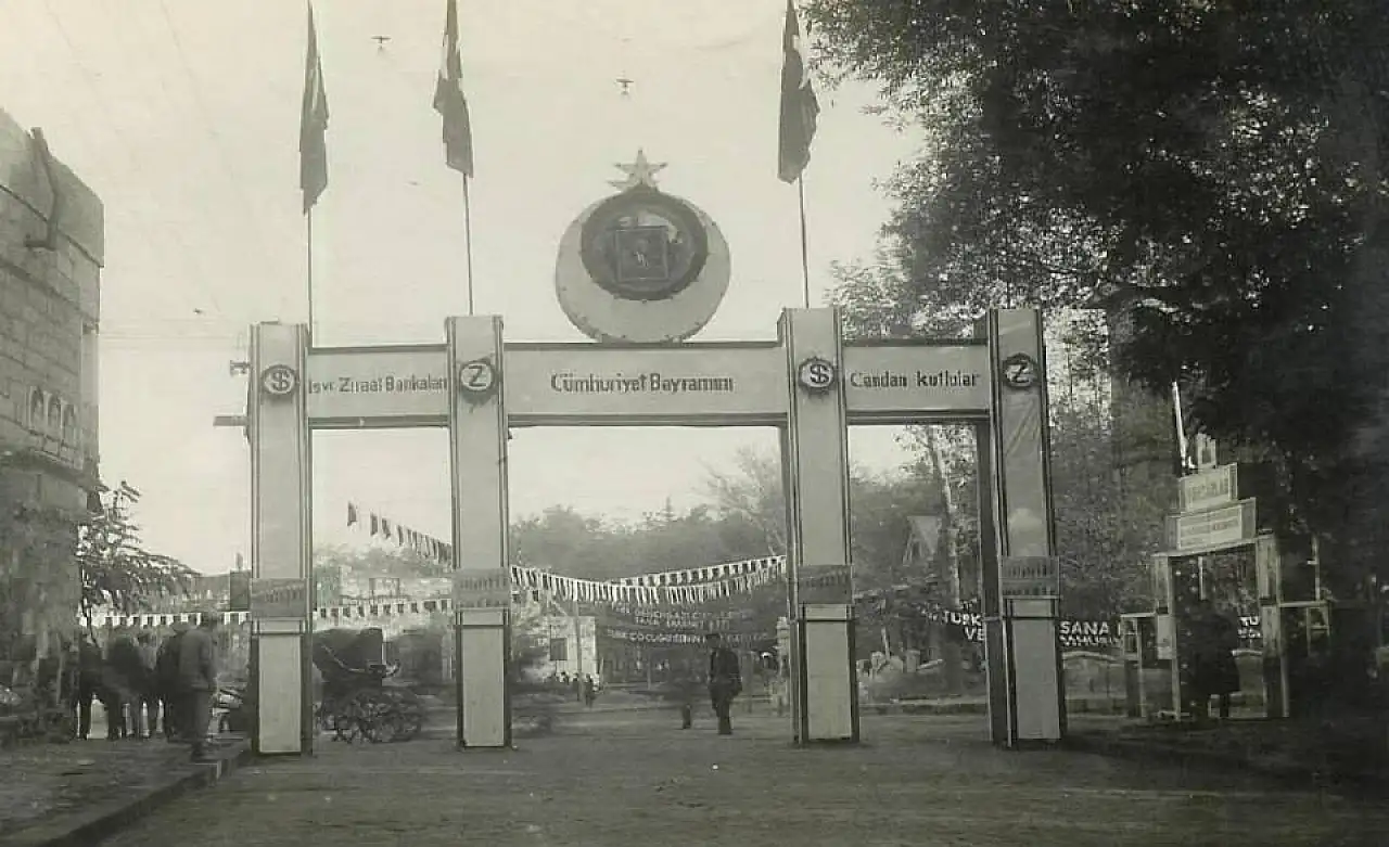 Hiç merak ettiniz mi? Atatürk döneminde Kayseri'de Cumhuriyet Bayramı bakın nerelerde, nasıl kutlanıyormuş!