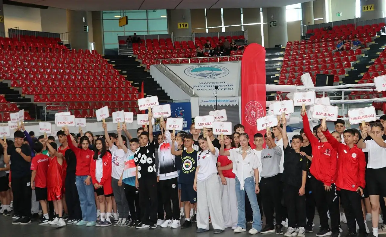 Sporcular Kayseri'ye geldi: Şampiyonluk maçları başladı