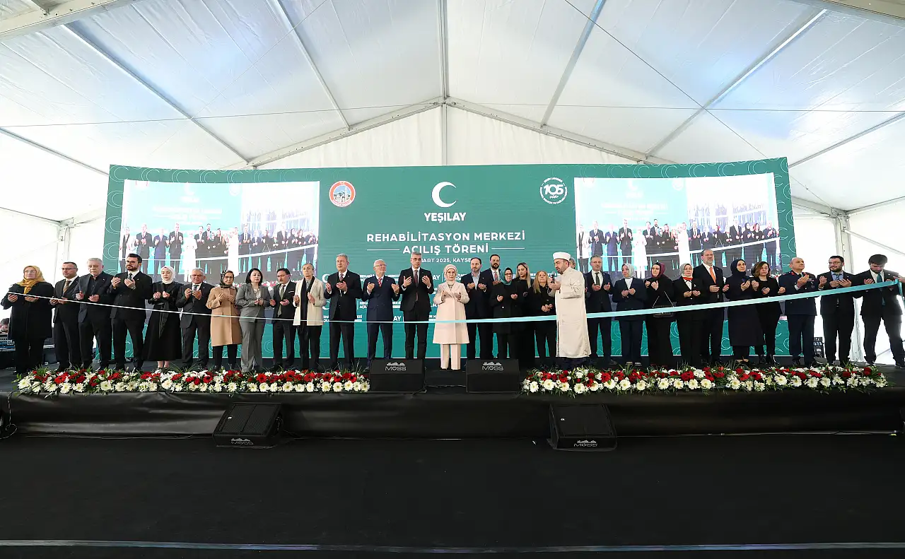 Cumhurbaşkanı'nın eşi Emine Erdoğan'dan Kayseri'deki merkeze övdü