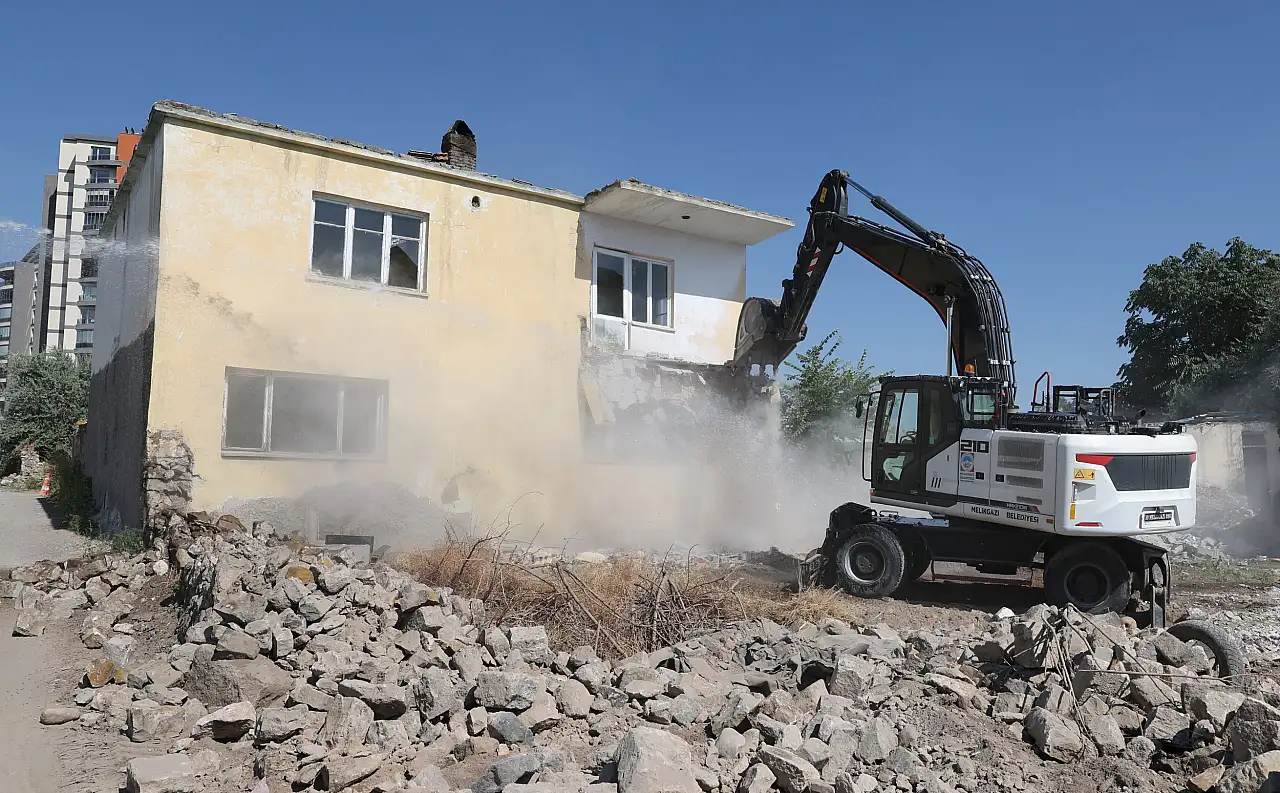 Melikgazi'de eski yapılar yerini yeni konutlara bırakacak