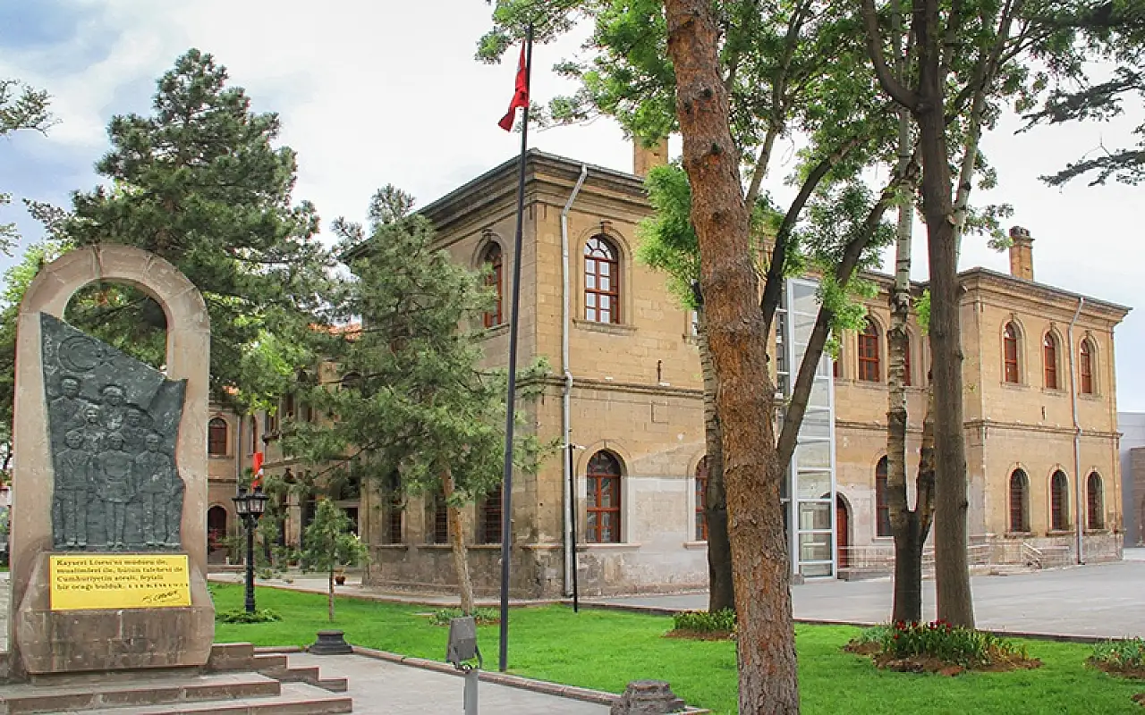 Öğrencileri şehit olduğu için mezun verememişti! Kayseri'de tarihi lisedeki alan şirkete tahsis ediliyor