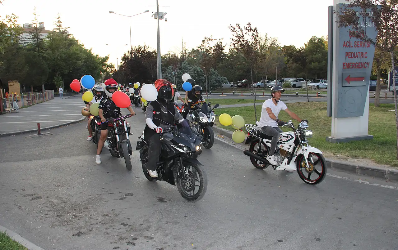 Kayseri'de yüzlerce balon umuda uçtu