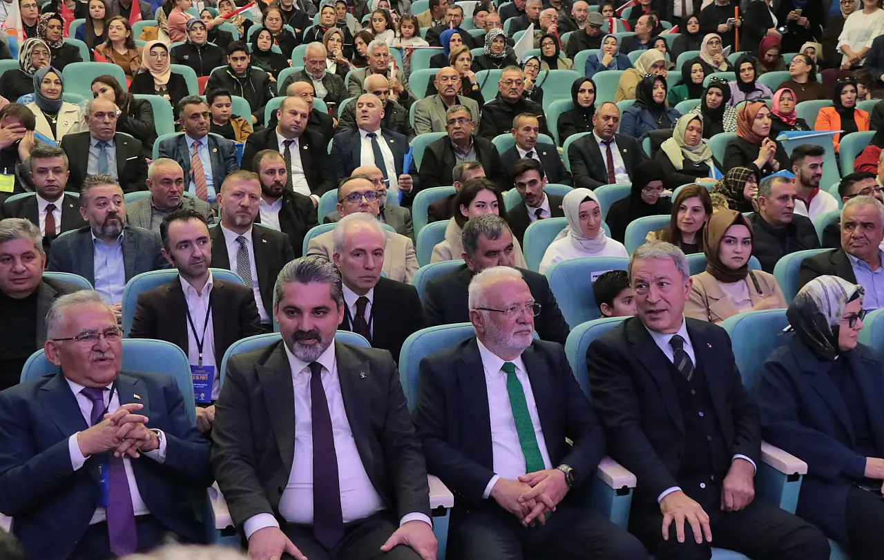 Elitaş'tan Kayseri'de Kıbrıs açıklaması!