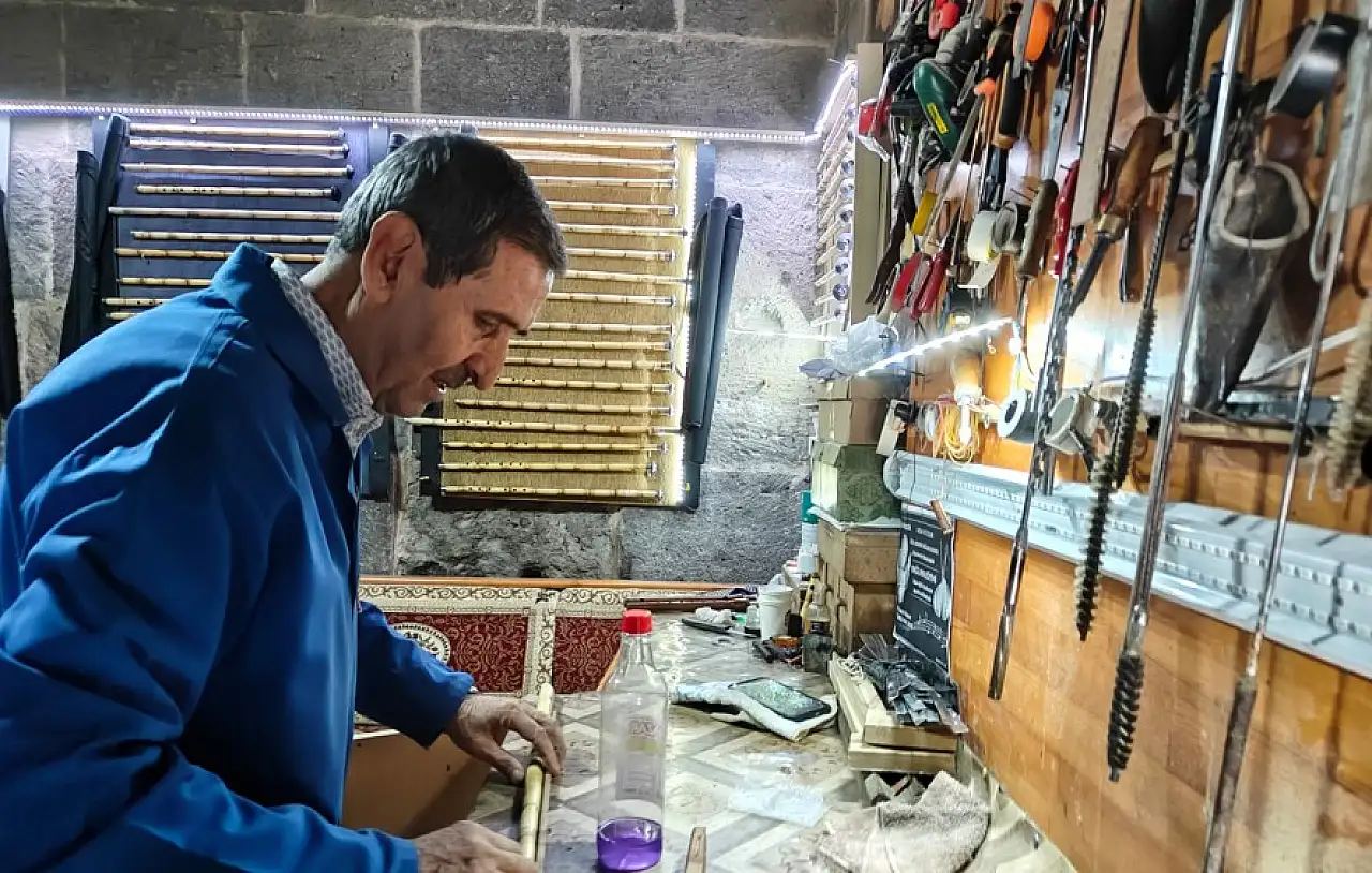 Kayseri'de 31 yıllık ney hikâyesi: Emekli öğretmen kamışlara nefes veriyor!