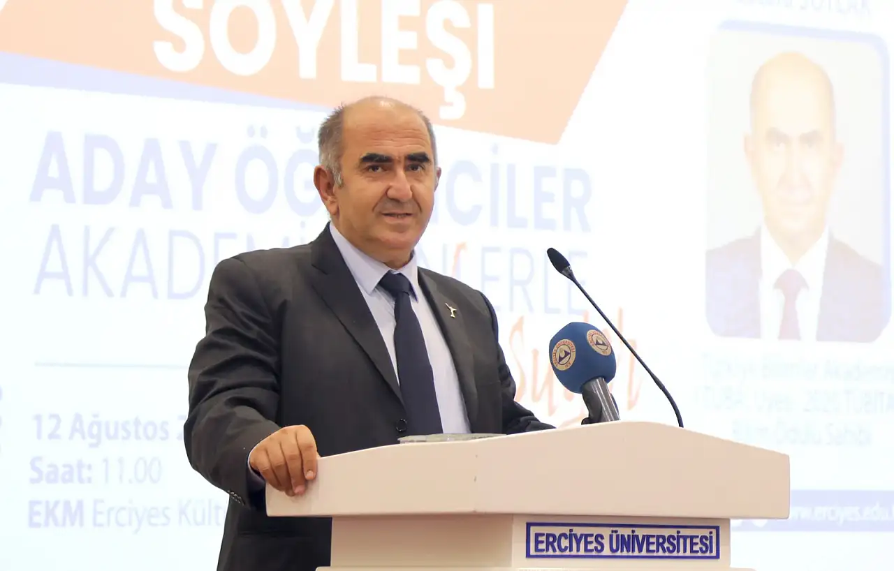 Erciyes Üniversitesi'nde Cumhurbaşkanı Erdoğan'ın ödül verdiği isme yeni görev!